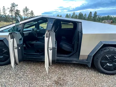 صورة 9 لـ 2024 Tesla CYBERTRUCK