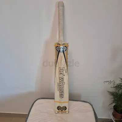 DeWarsee Cricket Bat - Good Condition, Lightly Used softball cricket bat from sri lanka.Lightweight