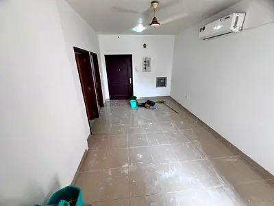 بتقسيمات ممتازة وبلكونة وغرفة ماستر و2 حمام وتكييف اسبليت وقرب شارع الشيخ عمار | الروضة 2
