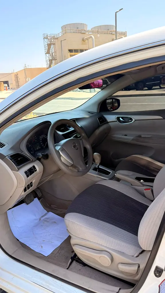 Nissan Sentra 2018 — photo 1 of 15