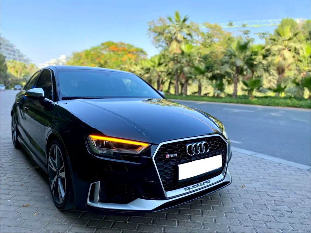 Audi RS3 2018 — photo 1 of 9