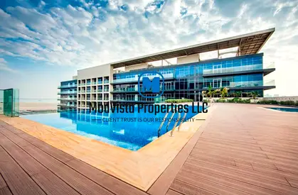VACANT | MODERN LAYOUT | WELL MAINTAINED APARTMENT