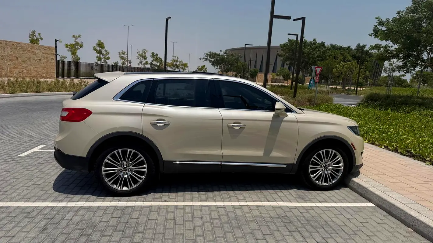 Lincoln MKX 2018 — photo 1 of 16
