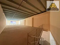 Spacious commercial mezzanine shop in an excellent location