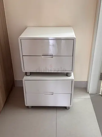 2 white bedside drawers
