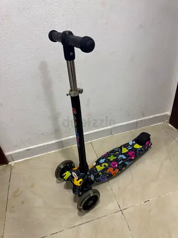 Kids three-wheel scooter, adjustable handle, good condition