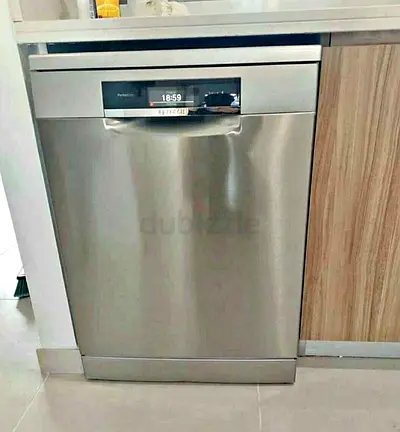 Bosch Series 8 freestanding dishwasher in a silver inox finish.It features an integrated digital dis