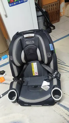 Graco Infant Car Seat - Good Condition, Includes Cup Holders