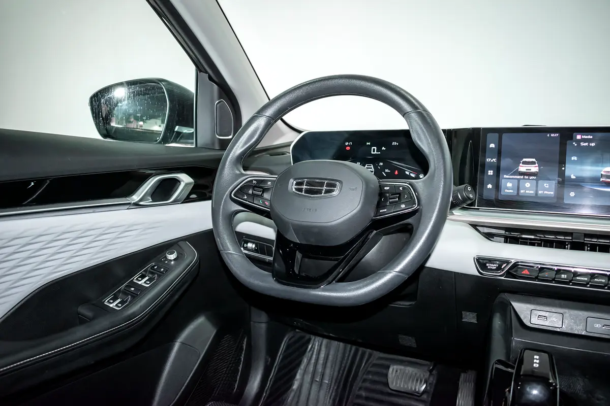 Geely Coolray 2025