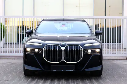 BMW 7-Series 740i 2023 GCC Specs - Original Paint - Under Agency Warranty-2
