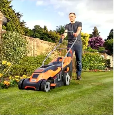 Black  Decker 1600W 38 cm Electric Lawn Mower with Grass Collector — Used, Working