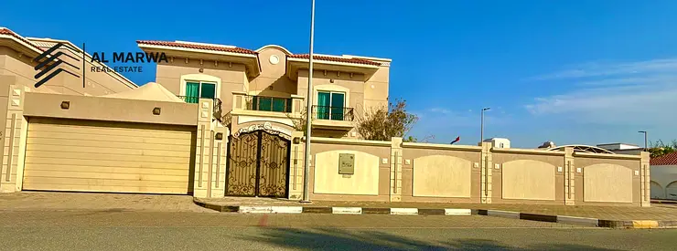 Spacious & Bright 4-Master BR 3-Majlis Big Parking & Garden villa