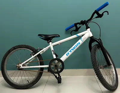 BTwin Racing Boy 300 20-inch white bike