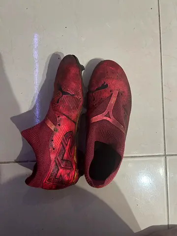 Used red football boots puma - size 42