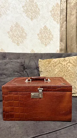 Vintage Laveri leather jewelry box