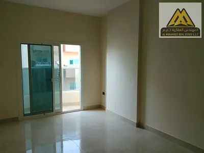 فرصة مميزة للإيجار السنوي في موقع حيوي على شارع الكرامة، تاني صف من كورنيش عجمان، مع سهولة الوصول إلى جميع الخدمات والمرافق اليومية