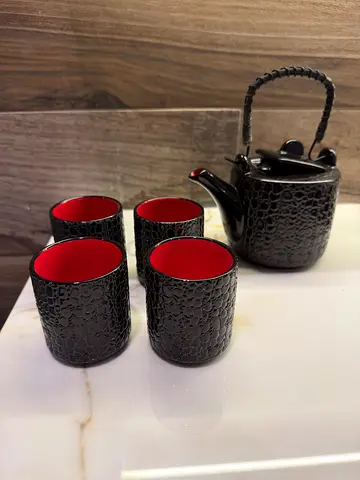 Black textured tea set with red-lined cups and matching teapot (4 pcs)
