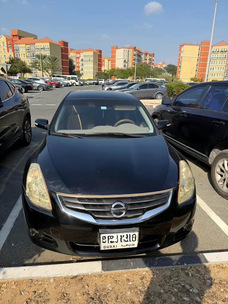 Nissan Altima 2012 — photo 1 of 12