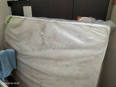 Mattress (194x155) and drawer