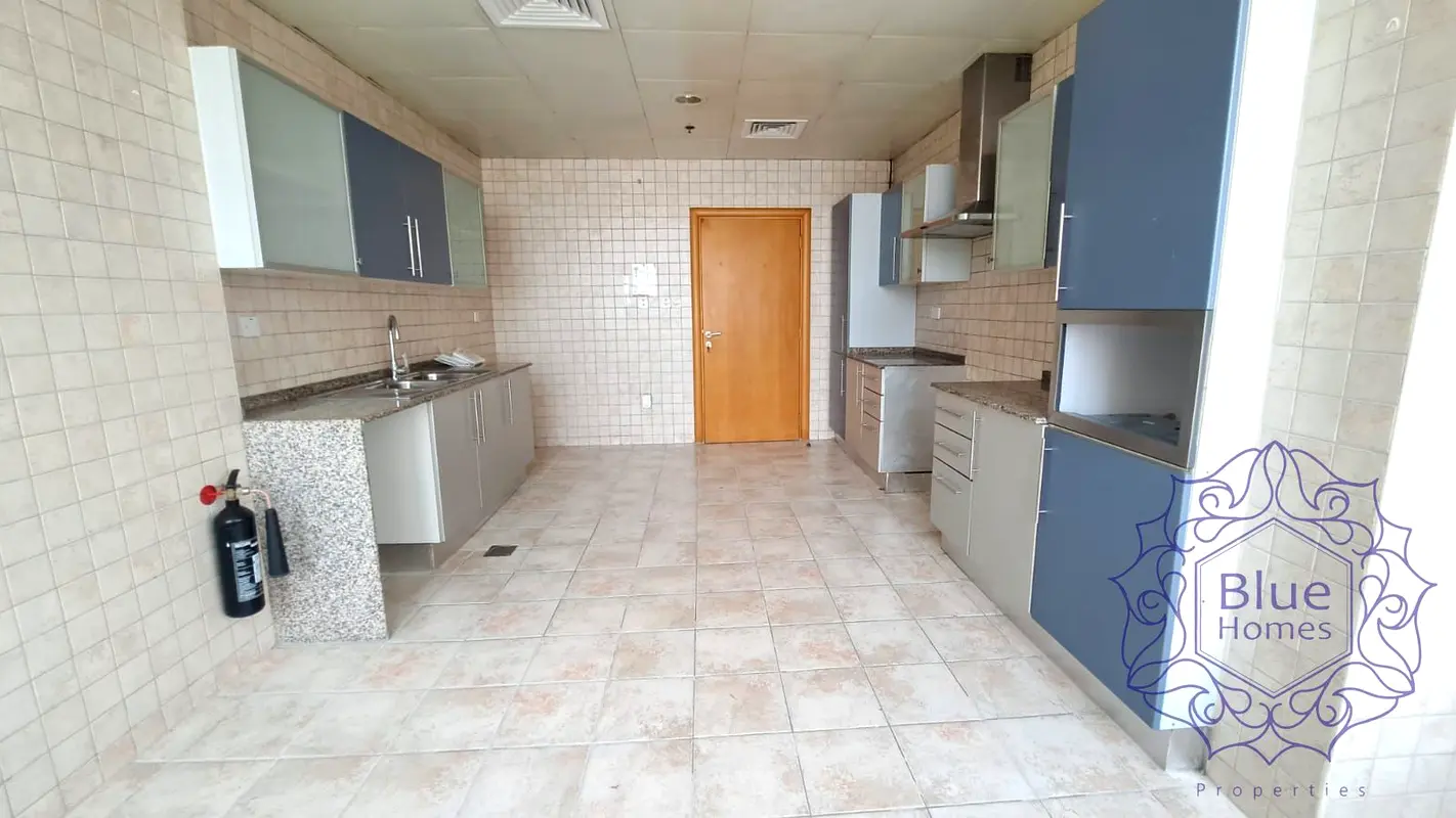 Chiller Ac& gas free 1BR+maid with laundry room Huge Hall with Terrace balcony open view oud metha