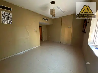 مساحات كبيرة جدا | موقع مميز بالقرب من جميع الخدمات في شارع الملك فيصل | سهل المخرج للشارقة ودبي