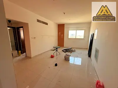 شقة غرفة وصالة ببناية حديثة مع باركن مجاني بلكونة بإطلالة مفتوحة غرفة ماستر وخزائن بالحائط موقع مميز قرب كورنيش عجمان