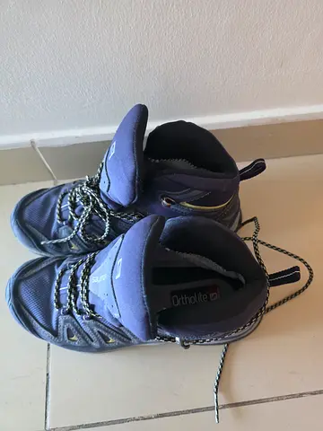 Salomon hiking boots, size UK5, gently used