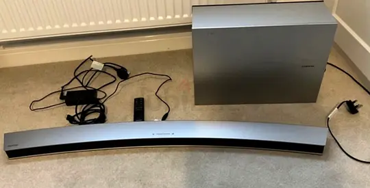 Samsung Curved Soundbar with Subwoofer - Good Working Condition