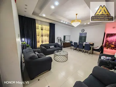 فرصة مميزة للإيجار السنوي في منطقة الياسمين بعجمان، فيلا مفروشة بتصميم فاخر ومواصفات راقية، تقع في موقع هادئ ومميز على شارع وسكة،