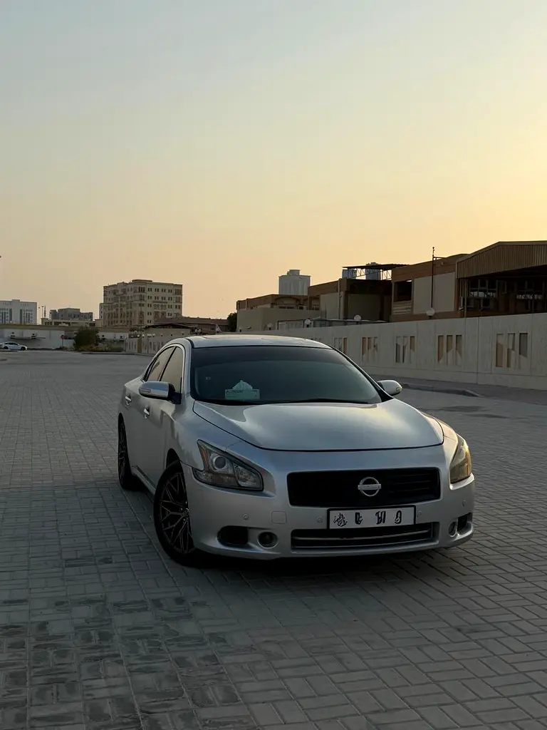 Nissan Maxima 2012 — photo 1 of 8