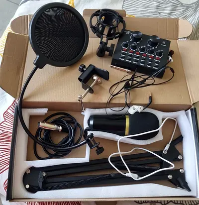 🎤 Microphone Kit + V8 Sound Card/ Full kit for streaming, podcasts, online classes, recor
