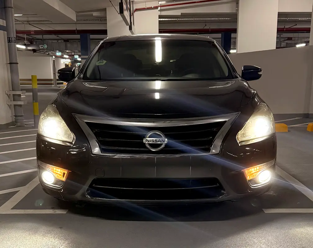 Nissan Altima 2013 — photo 1 of 5