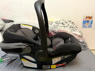 Infant Car Seat / Baby Carrier (rear-facing) - Good used condition