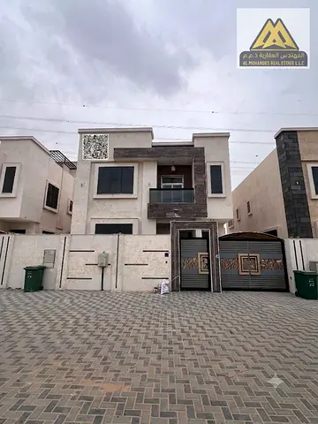 5 غرف ماستر | مجلس وصالة | غرفة خادمة | ستور | يوجد مظله للسيارات و ارتداد واسع امام الفيلا | سهل المخرج لدبي