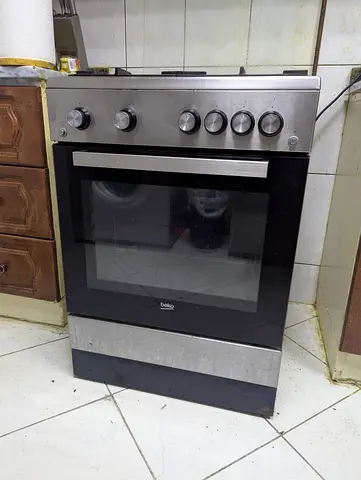 Beko freestanding gas cooker with oven - good working condition
