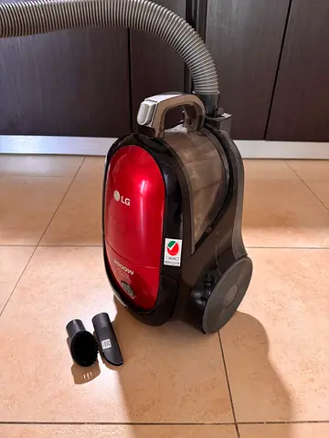 LG Vacuum Cleaner- 2000 watt and Bagless