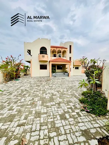 Coner Unit |Spacious & Bright 5-Master BedRoom Garden with 15 to 20 Car Parking space Big Villa Ready to Move