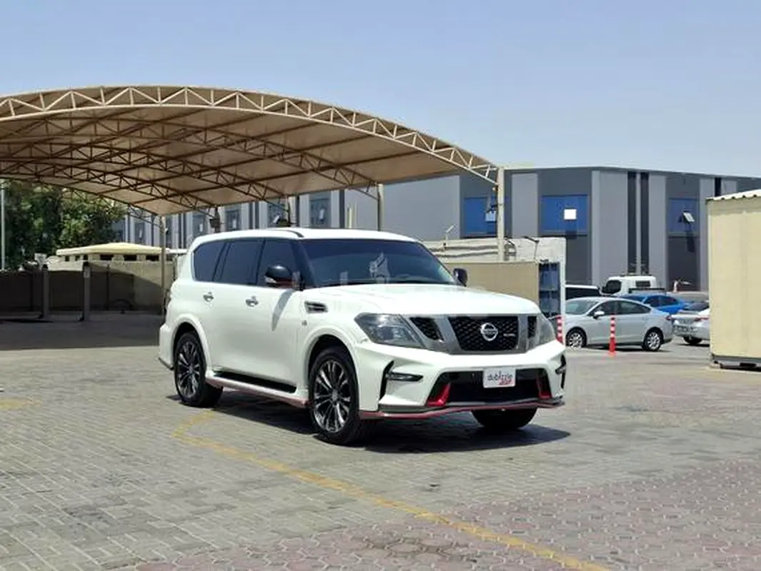 Nissan Patrol 2017 — photo 1 of 14