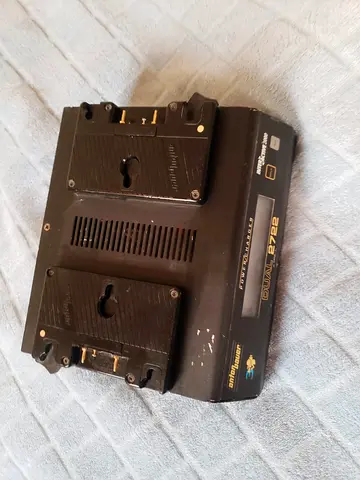 Charger Anton Bauer Interactive 2000 DUAL 2722. Charger Gold Mount battery