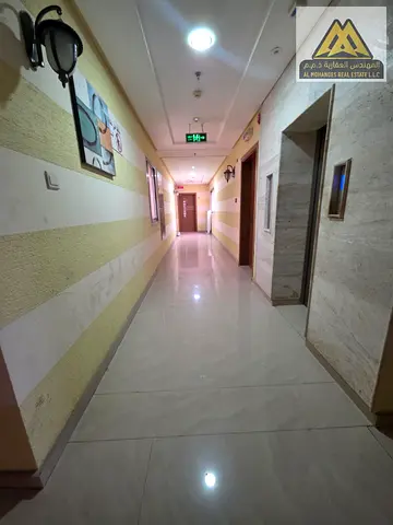 مساحة كبيرة جدًا | موقع مميز وحيوي | على الطريق مباشرة | بناية عائلات هادئة | قريب من جميع الخدمات والمرافق | سهولة الوصول إلى دبي والشارقة | سكن مريح