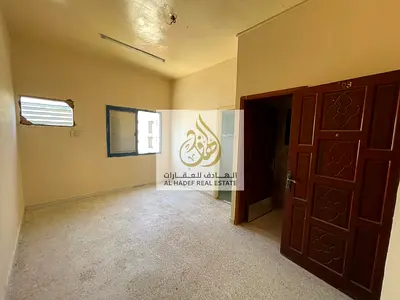استوديو للإيجار السنوي في النباعة الشارقة | مطبخ منفصل | عقد عزاب | مساحة عملية وقريب من جميع الخدمات