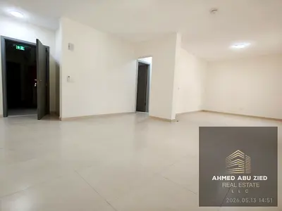 First-tenant 3BR apartment in Al Majaz 2 on Al Wahda Street with spacious hall, open-view balcony,