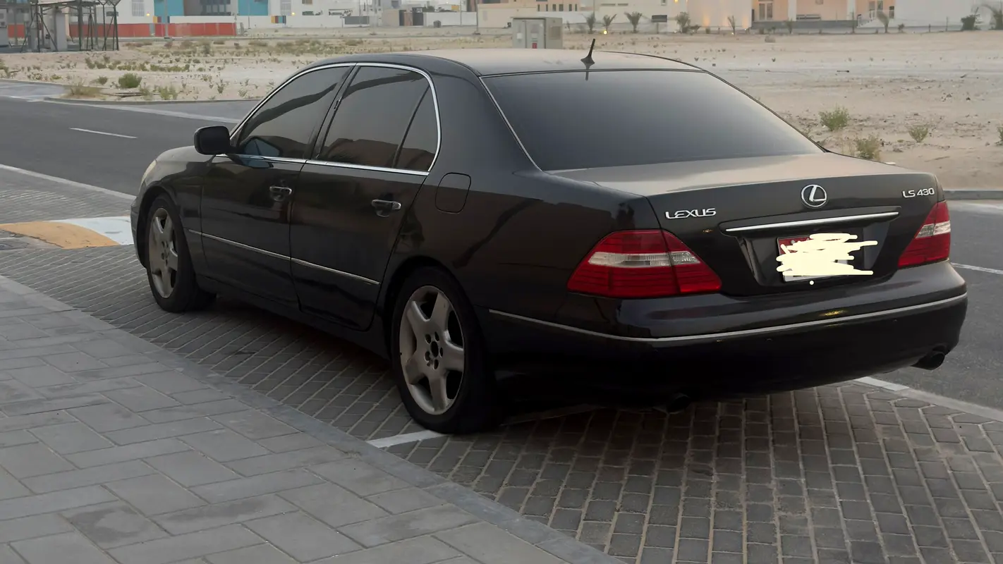 Lexus LS-Series 2005 — photo 1 of 3