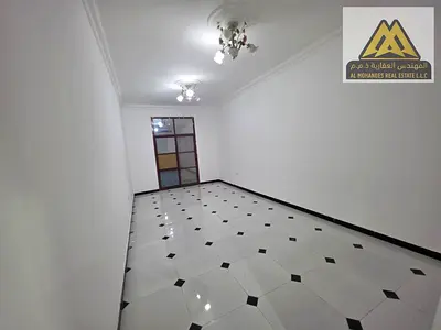 العقار يتمتع بموقع استراتيجي على شارع الخرطوم، في منطقة حيوية قريبة من جميع الخدمات المتاحة، مع سهولة الوصول إلى شارع الشيخ عمار وطريق الشيخ محمد بن ز