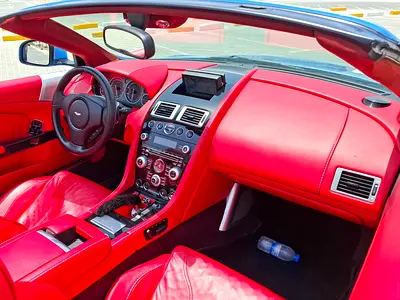 2011 Aston Martin DBS 照片 12