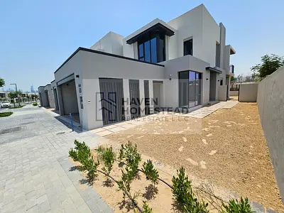HUGE LAYOUT | COMMUNITY LIVING | NEAR POOL