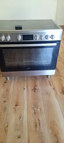 Used freestanding electric oven with stovetop - good working condition