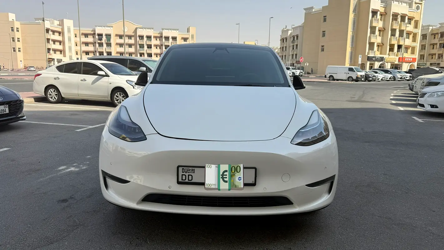 Tesla Model Y 2022 — photo 1 of 11