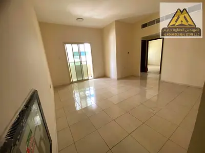 pacious two-bedroom apartment with a comfortable living room. Balcony with good natural light and ventilation.