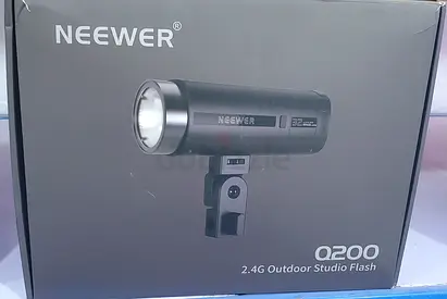 NEEWER Q200 200Ws 2.4G TTL Outdoor Studio Flash Strobe with App Control,1/8000 HSS, 3200mAh Battery